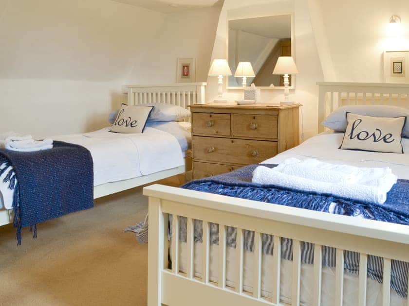 Good-sized twin bedroom | Apple Tree Cottage, Near Holt