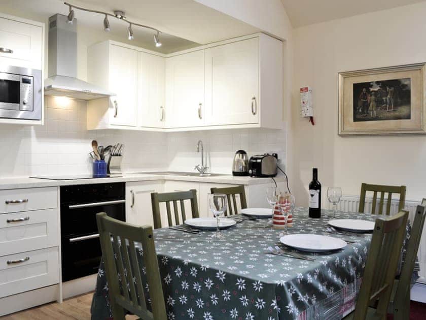 Open plan living space | Inverchroskie Cottage - Inverchroskie, Enochdhu, near Pitlochry