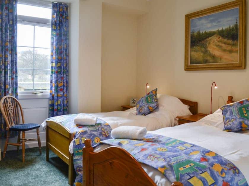 Twin bedroom | Inverchroskie Cottage - Inverchroskie, Enochdhu, near Pitlochry