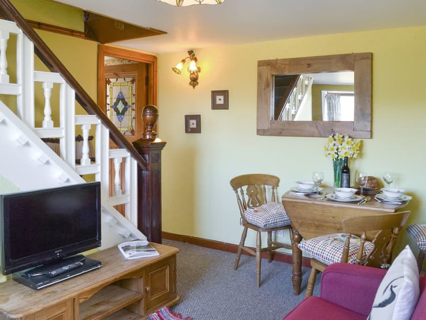 House Thistledown Cottage in Daviot, near Inverness