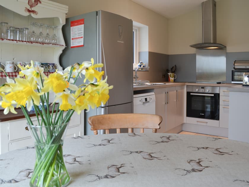Kitchen and dining area | Crib Y Nantlle, Pontllyfni, near Caernarfon