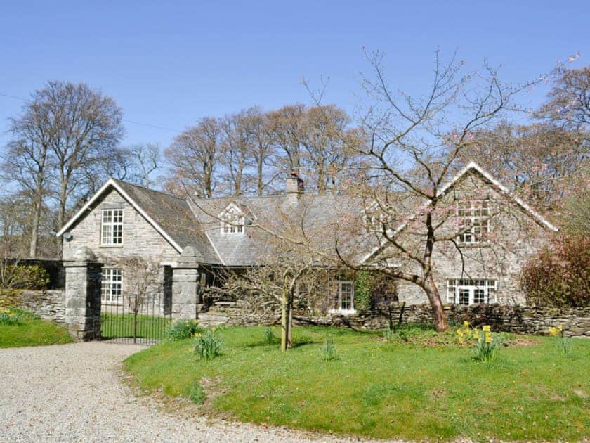 Impressive holiday home within a 2,500 acre country estate | Crogen Coach House, Bala
