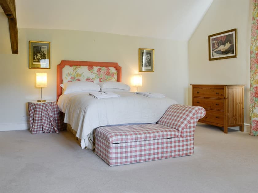 Generously proportioned double bedroom | Crogen Coach House, Bala