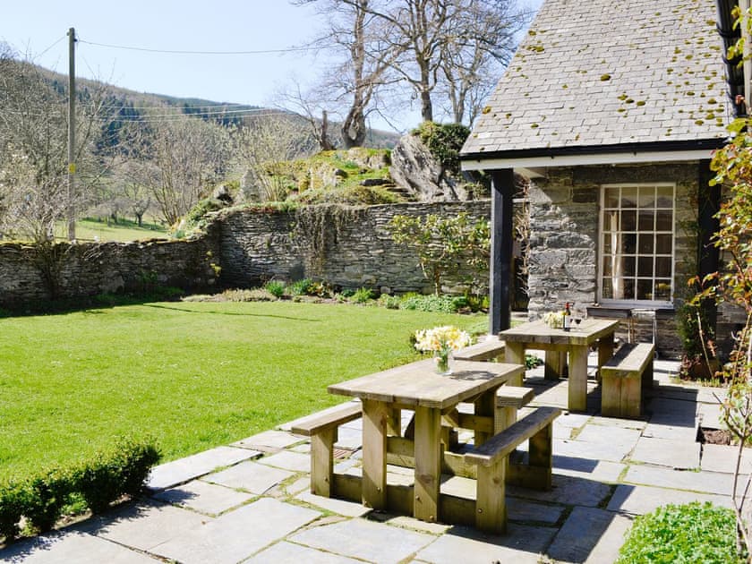 Paved patio with outdoor furniture | Crogen Coach House, Bala