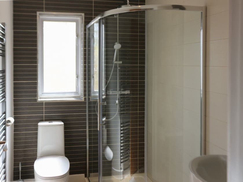 Modern shower room | Devana Croft, Tarbert