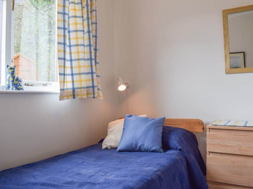 Attractive single bedded room | Stonecot, Wootton Bridge, near Ryde