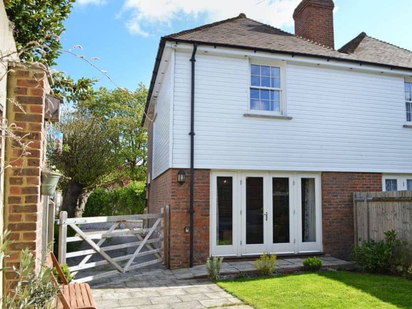Charming semi-detached holiday cottage | Dudrich Cottage, St Margaret&rsquo;s-at-Cliffe