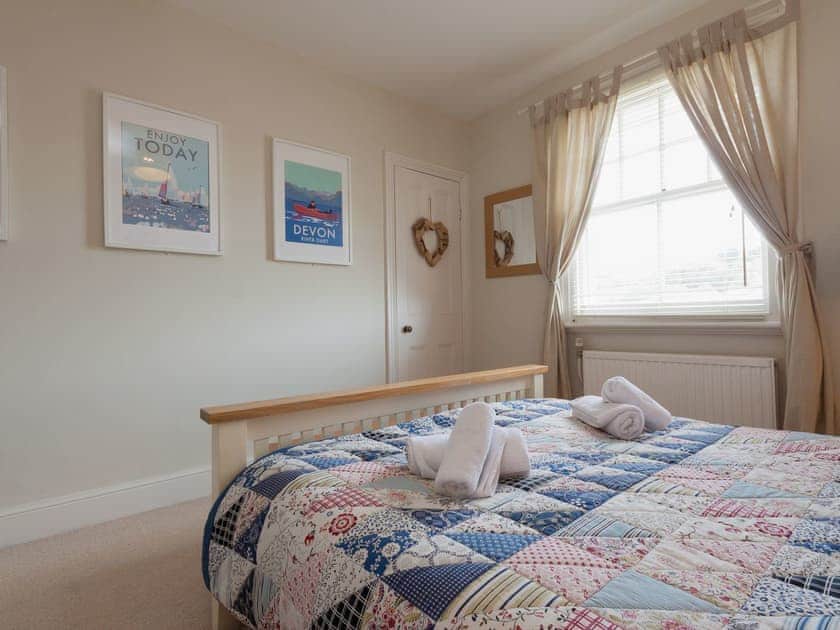 Peaceful double bedroom | Sandquay View, Dartmouth