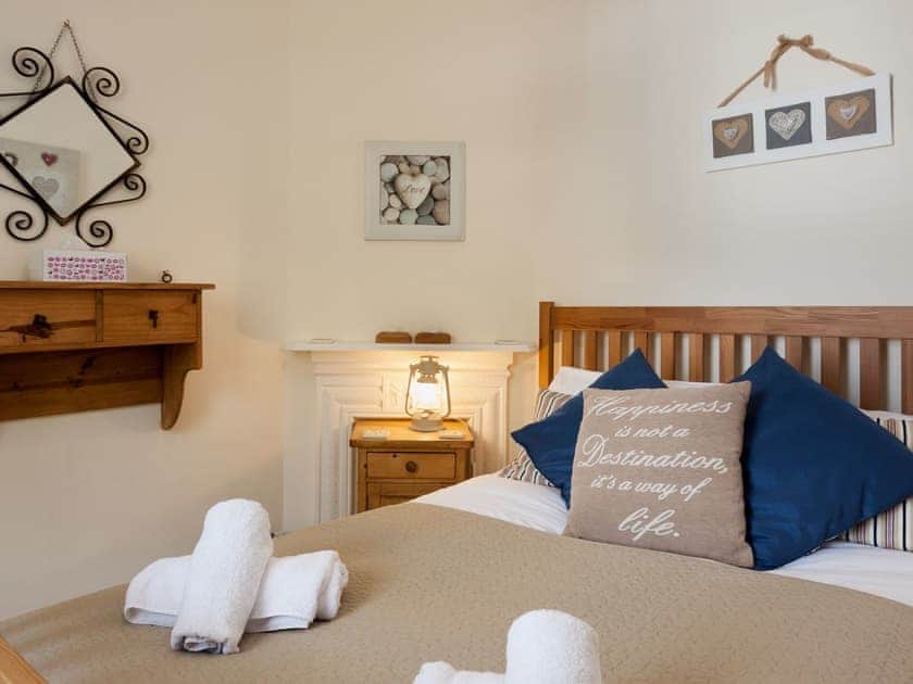 Peaceful double bedroom  | Sandquay View, Dartmouth