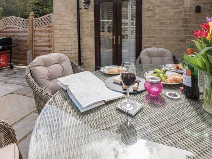 Sitting out area | The Coach House, Wootton, near Ryde