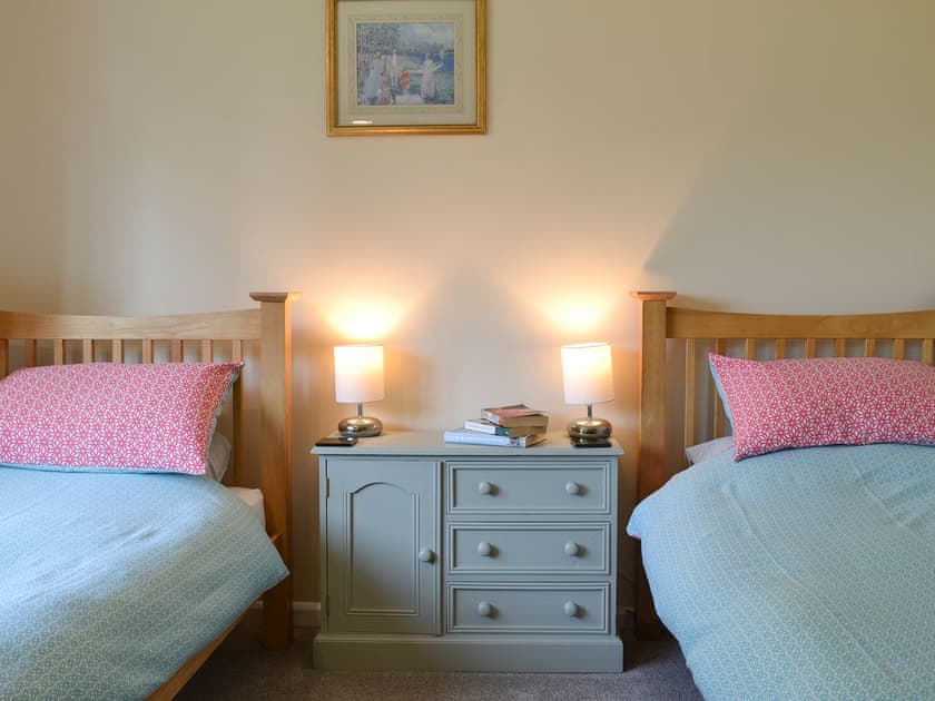 Good-sized twin bedroom | Poplar Bungalow, Lyng, near Norwich