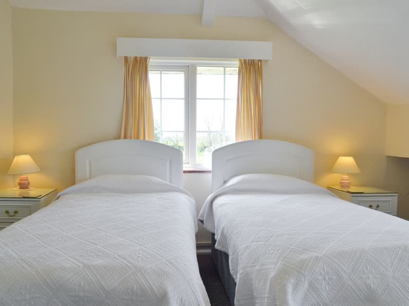 Comfortable twin bedroom | The Lodge - Scarning Dale Cottages, Scarning, near Dereham