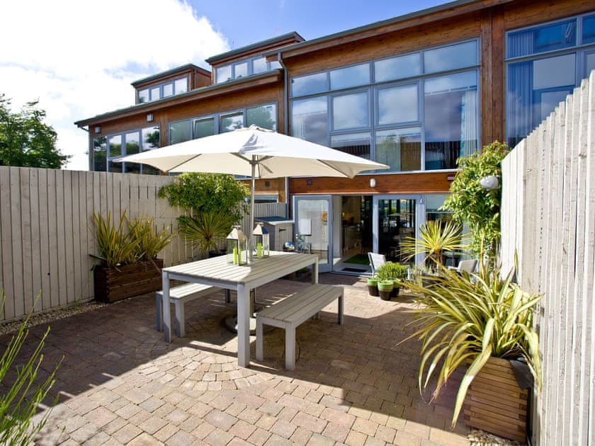 Enclosed courtyard with patio, garden furniture and barbecue | 3 Broadmeadows, Wadebridge