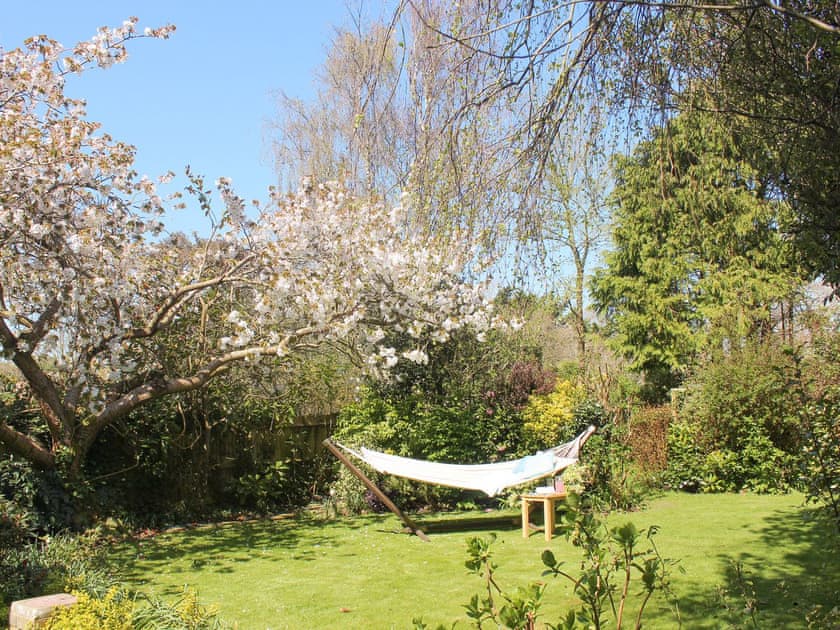 Lush well-maintained garden | The Bothy, Lymington