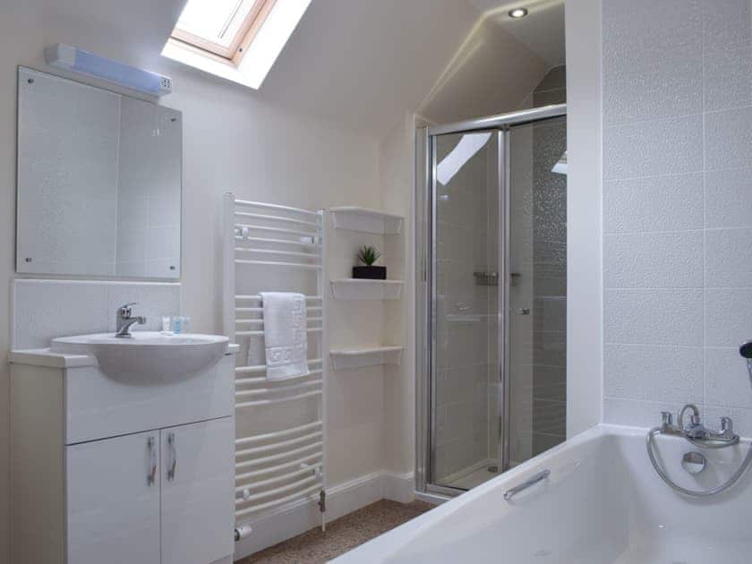 Bathroom | Can Duran - Duran Holiday Cottages, Killin