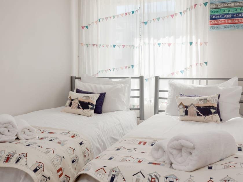 Cosy twin bedroom | Sunnyhaven, Apartment 3, Dartmouth