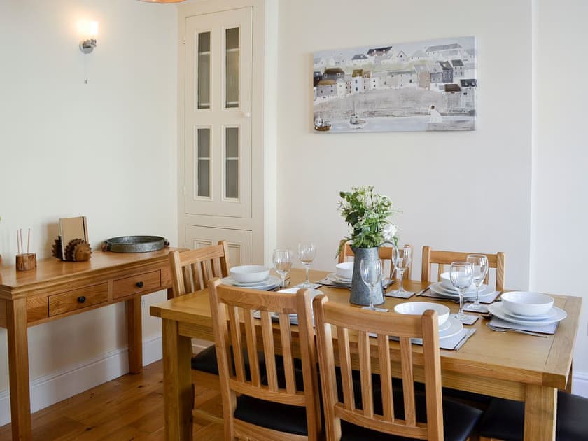 Dining room with lovely furniture | Llwynon Cottage, Llandudno