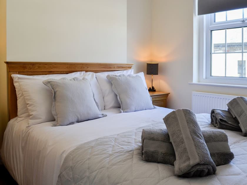 Cosy and comfortable double bedroom | Llwynon Cottage, Llandudno