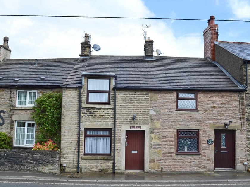 Rose Cottage in ChapelenleFrith Hoseasons