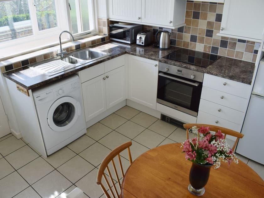 Light and airy kitchen/dining room | Moles Leap, Brading