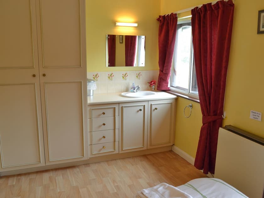 Twin bedroom | The Gazebo, Marazion, near Penzance