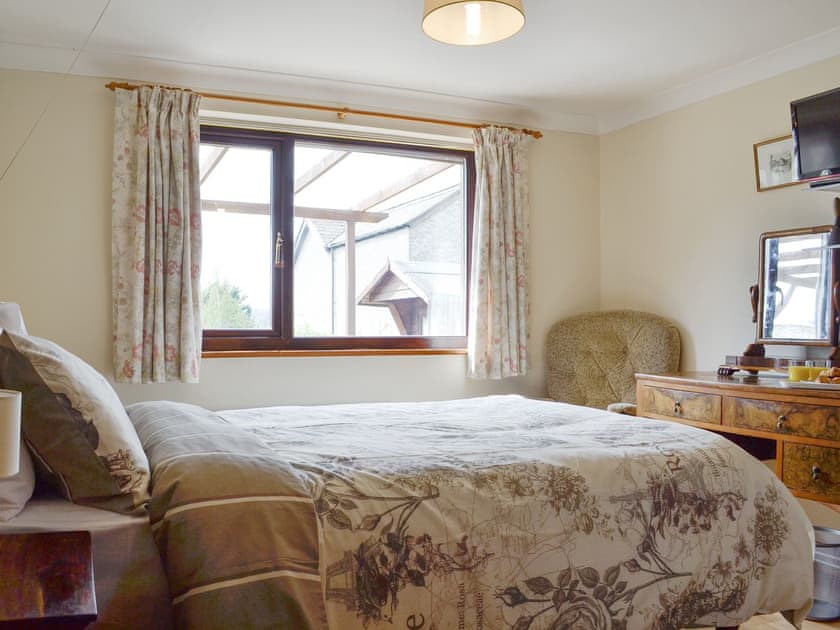 Airy double bedroom with en-suite | Three Views Bungalow, Talgarth, near Hay-on-Wye