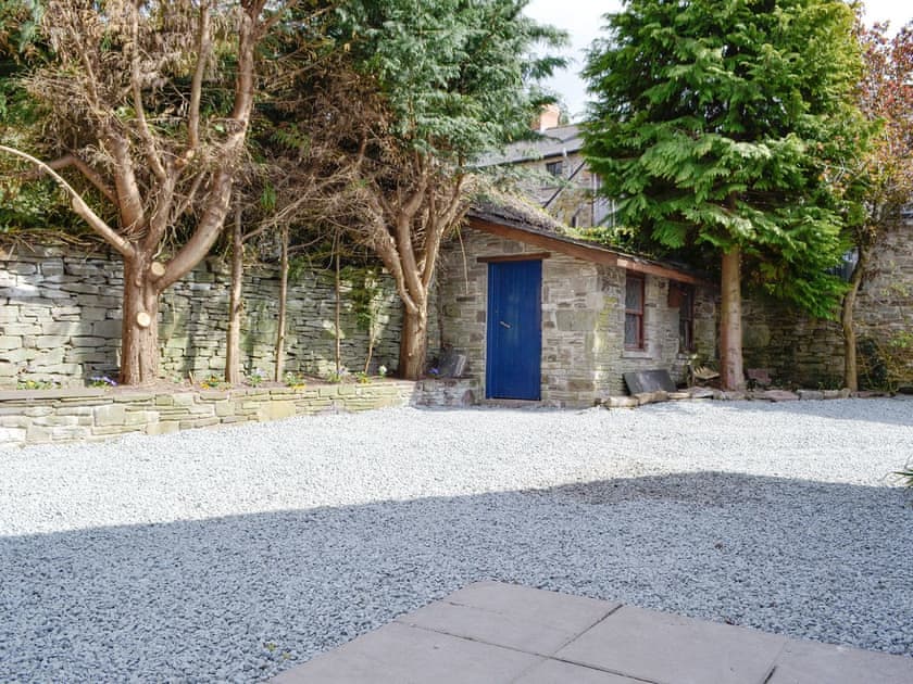 Private parking area for up to 6 cars | Three Views Bungalow, Talgarth, near Hay-on-Wye