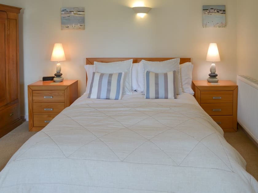 Double bedroom with en-suite | The Barn - Talehay Cottages, Pelynt, near Looe