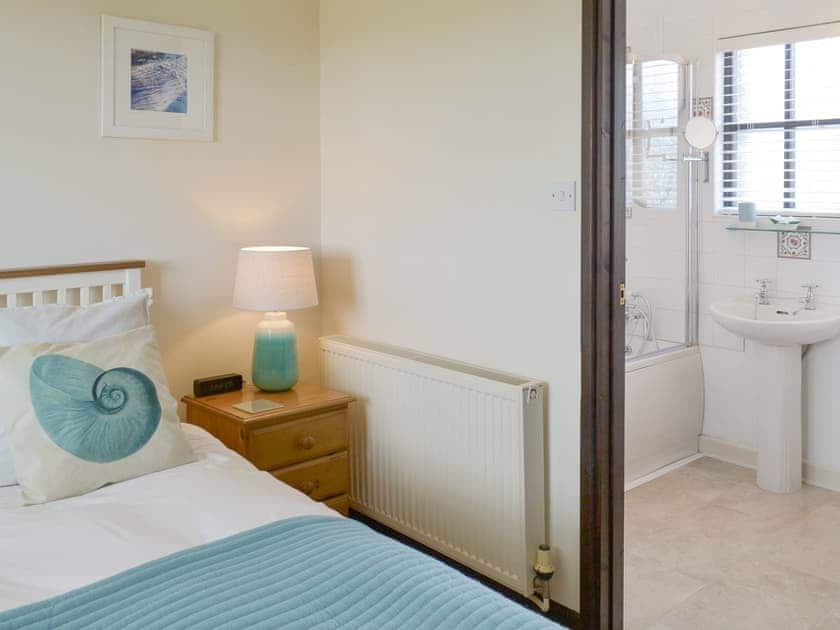 Comfortable double bedroom with en-suite bathroom | Coach - Talehay Cottages, Pelynt, near Looe