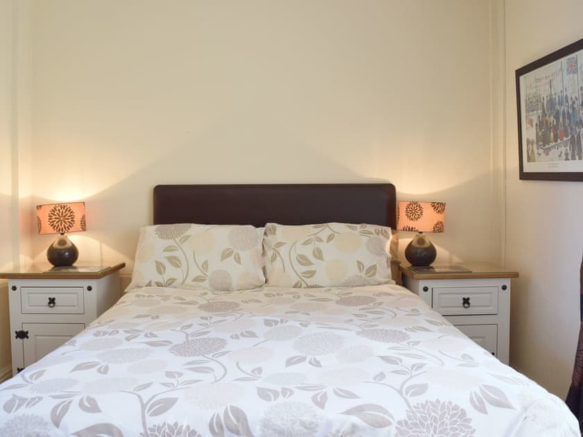 Comfy double bedroom | Green Acre Cottage, Kilgetty, Dyfed 