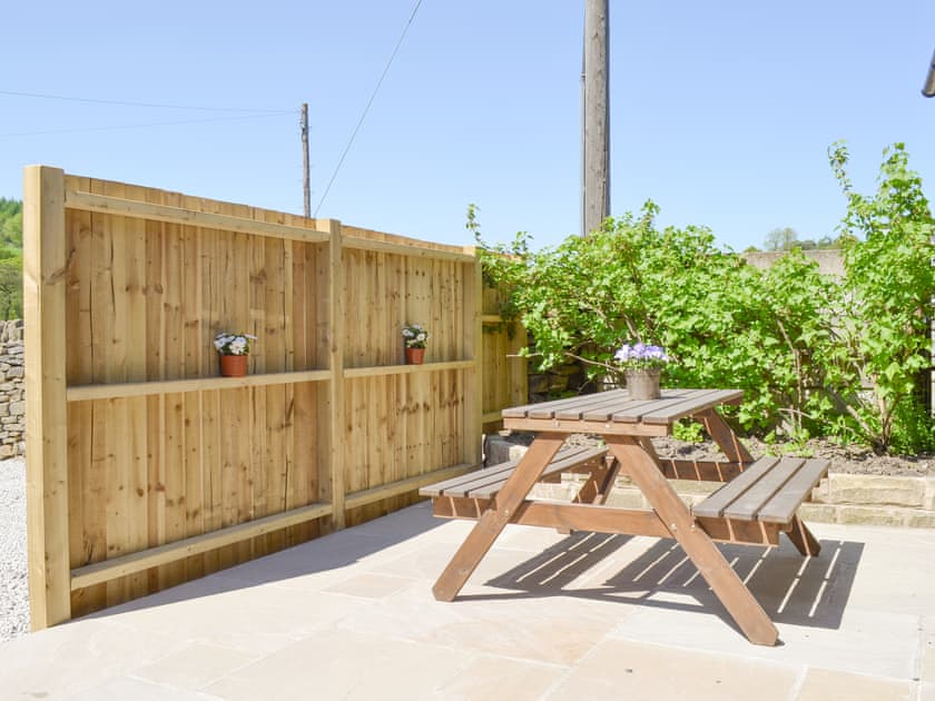Paved patio area with outdoor furniture | Blackcurrant Cottage at Stanton Ford Farm, Baslow, near Bakewell