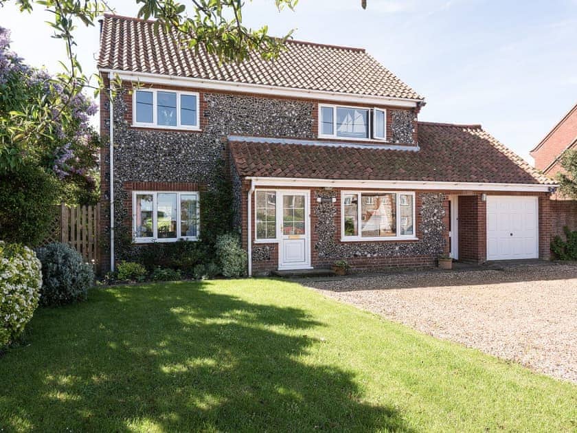 Detached holiday home with private parking | Crinkum, Titchwell, near Hunstanton