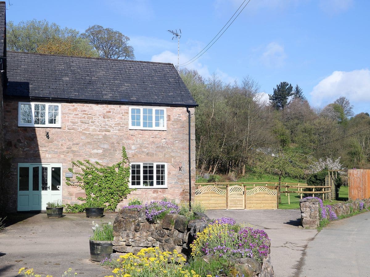 Mill Cottage Ref Ukc3394 In Candy Near Oswestry Shropshire