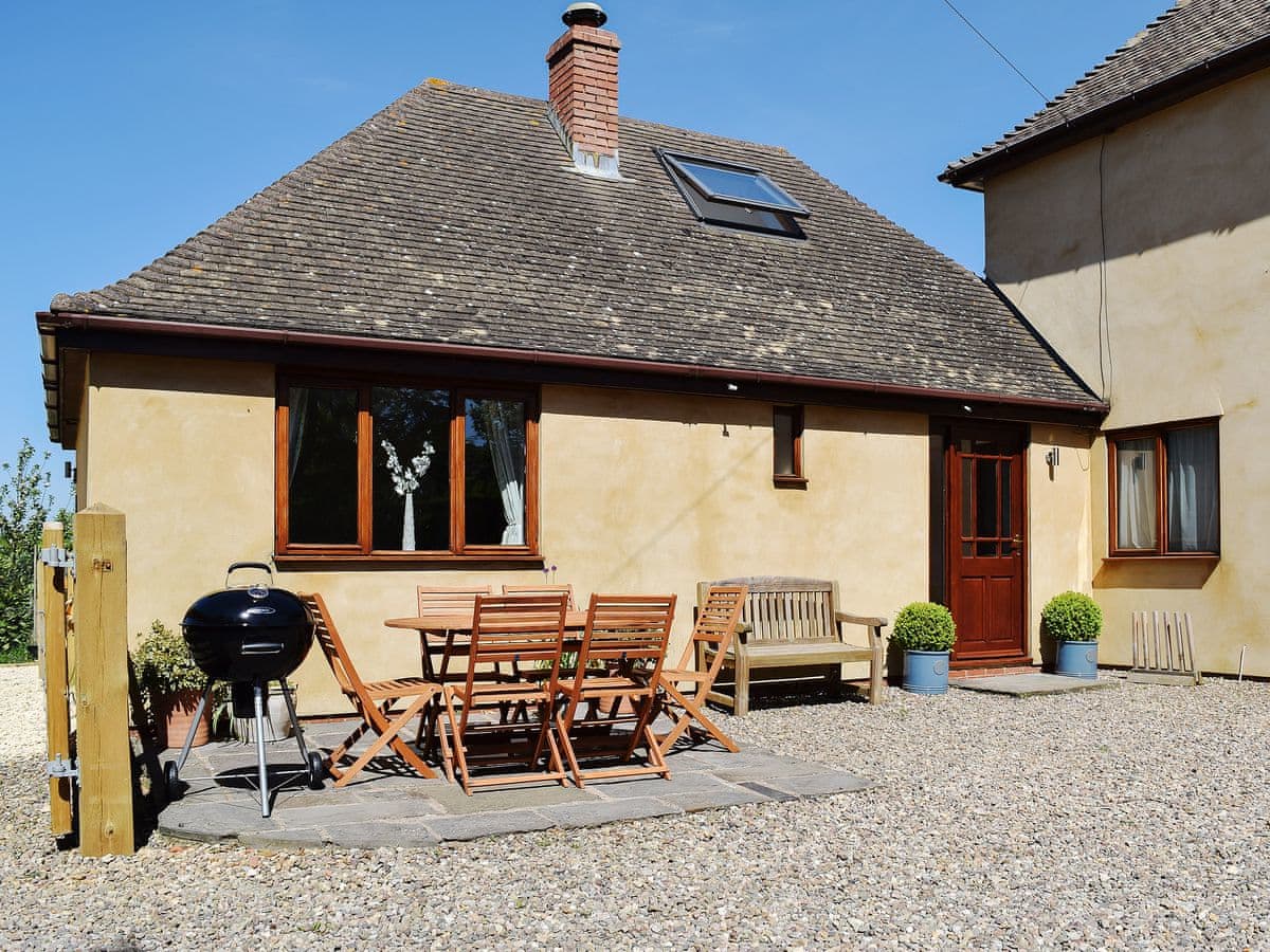 The Lodge at Elmley Meadow - Holiday lodge in Central England - Image 2