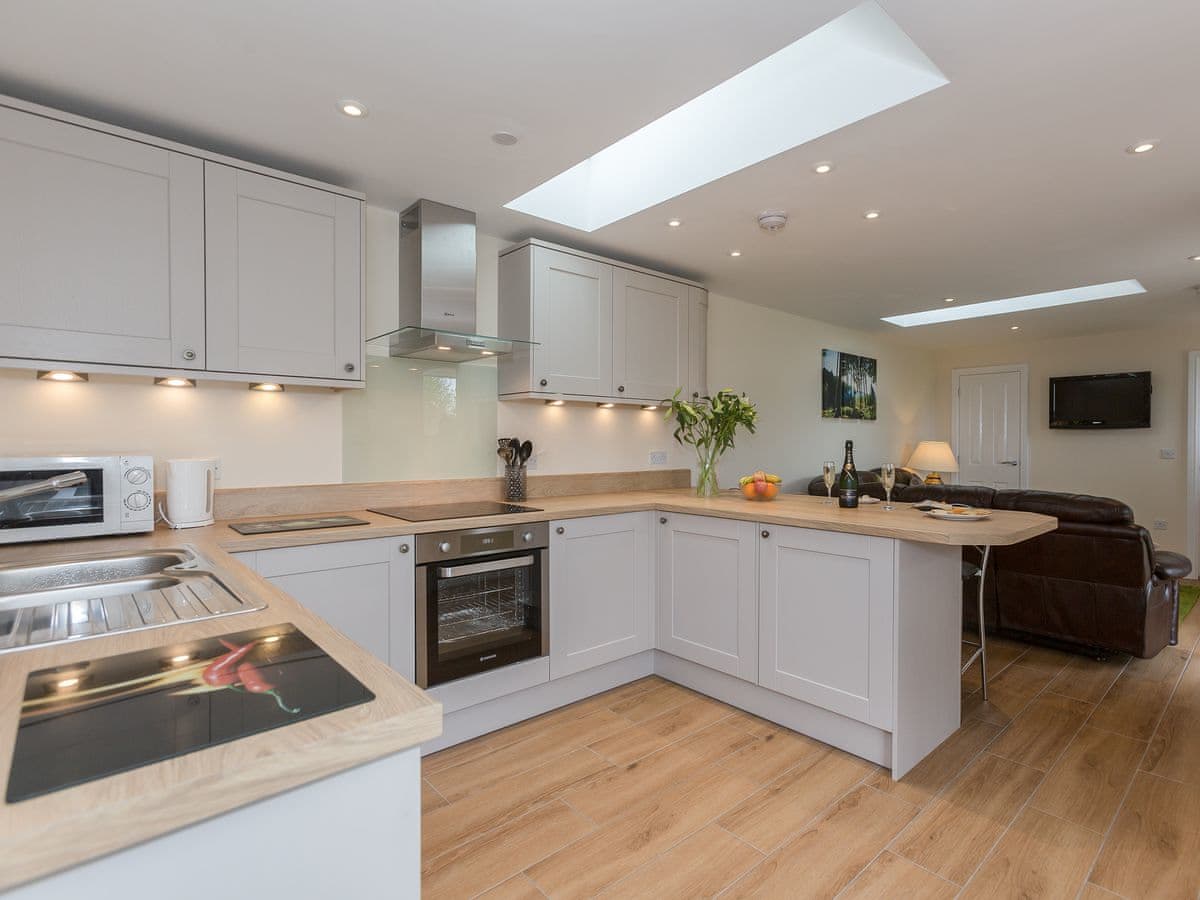 Sherwood Forest Lodges - Sherwood Forest Lodge 1 - Holiday lodge in Central England - Image 5