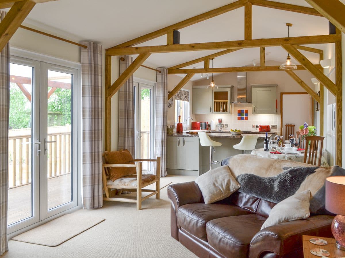 Cedar Lodge - Holiday lodge in Southern England - Image 2