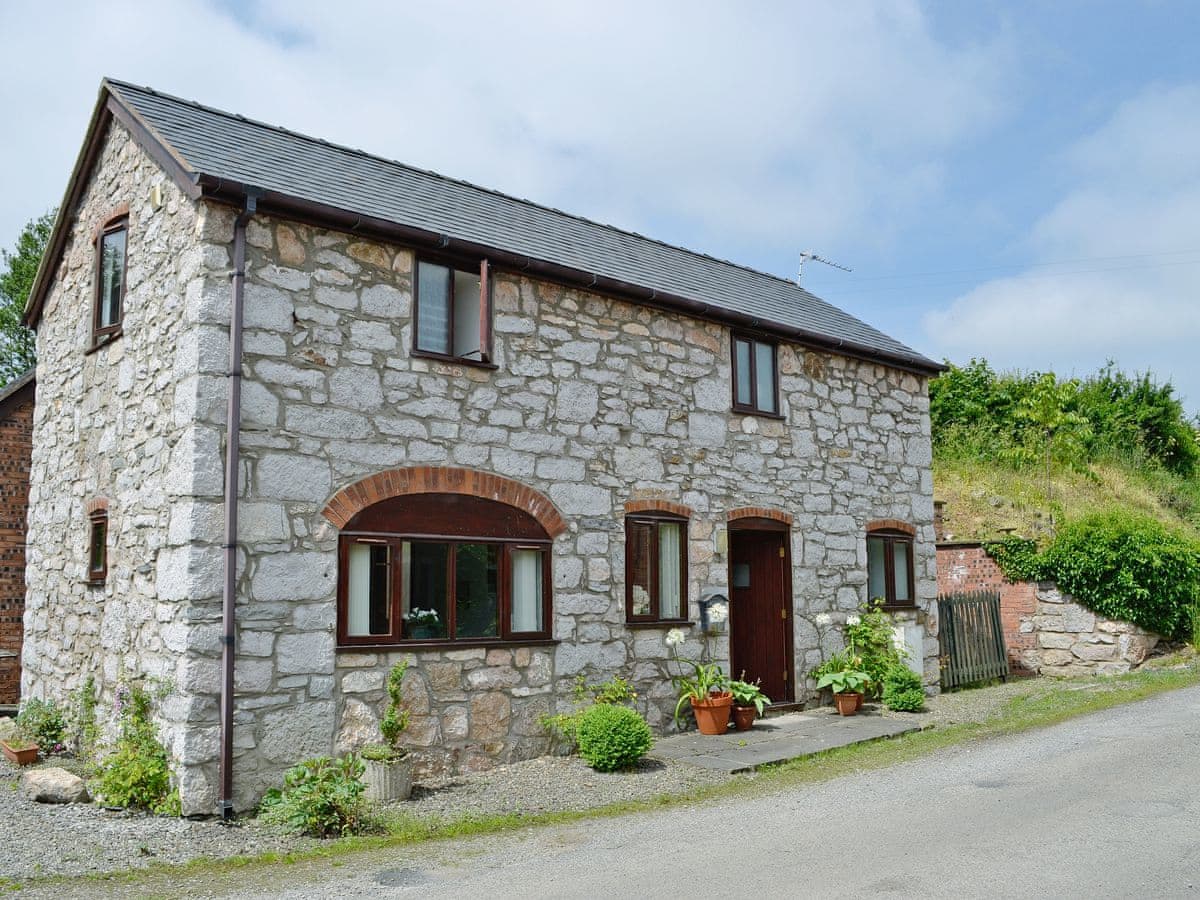 Llanrhydd Mill Cottages The Coach House Ref Uk6636 In