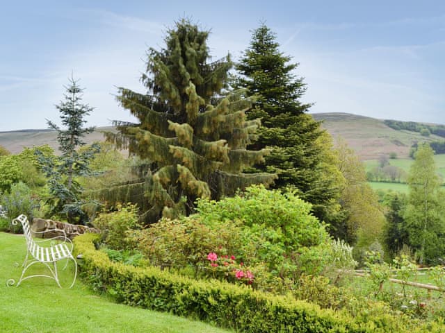 Cotton Cottage Ref E1187 In Hope Near Castleton Derbyshire