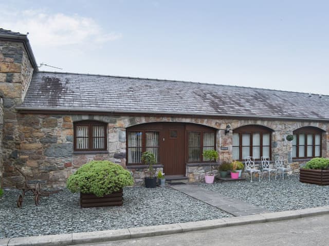 Parciau Farm Cottages Beudy Mawr Ref 16985 In Caernarfon