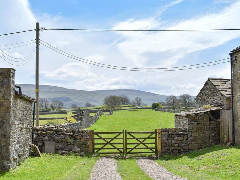 Wonderful views of the surrounding Yorkshire Dales | Timbessie Barn, Carperby, near Leyburn