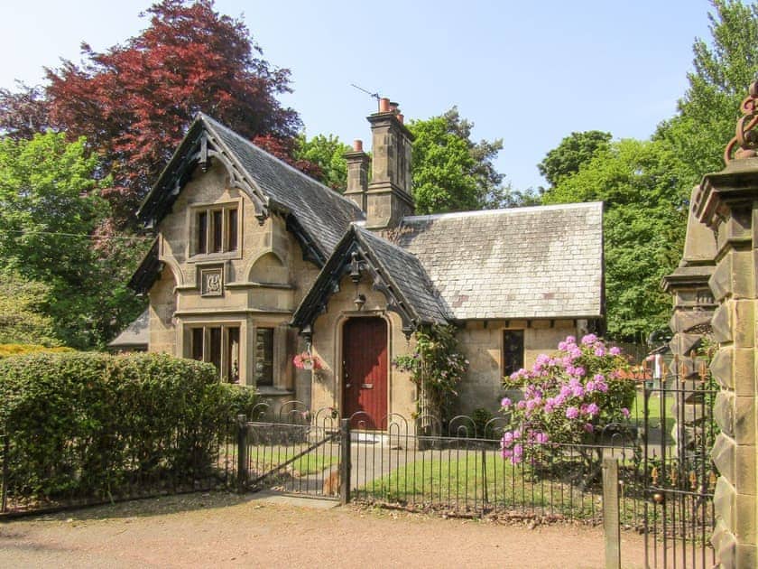 Characterful and historic holiday home | The Gate House, Markinch, near Glenrothes