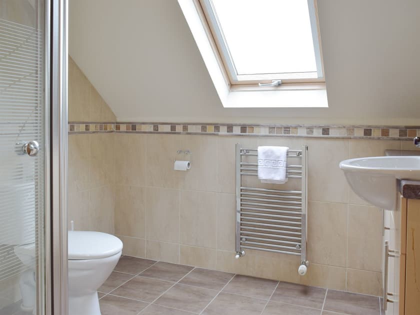 En-suite shower room | Pentre Cottage - Three Rivers Farm Cottages, Ferryside