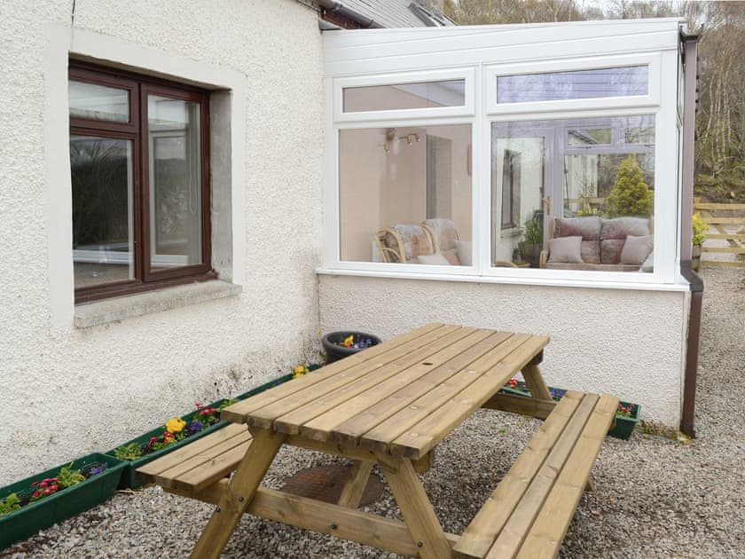 Gravelled patio area with outdoor seating | Breacwell Cottage, Migdale, near Dornoch