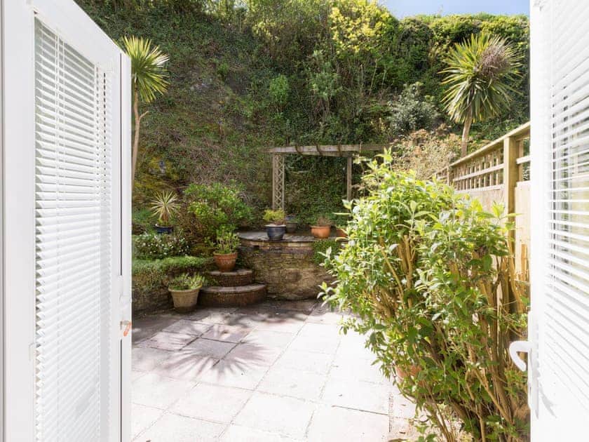 French door from living area to enclosed courtyard garden | Bonaventure Close 3, Salcombe