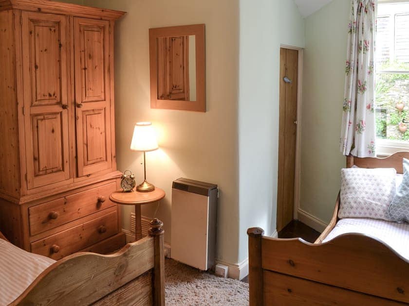 Twin bedroom | Fairmaiden, Polruan-by-Fowey
