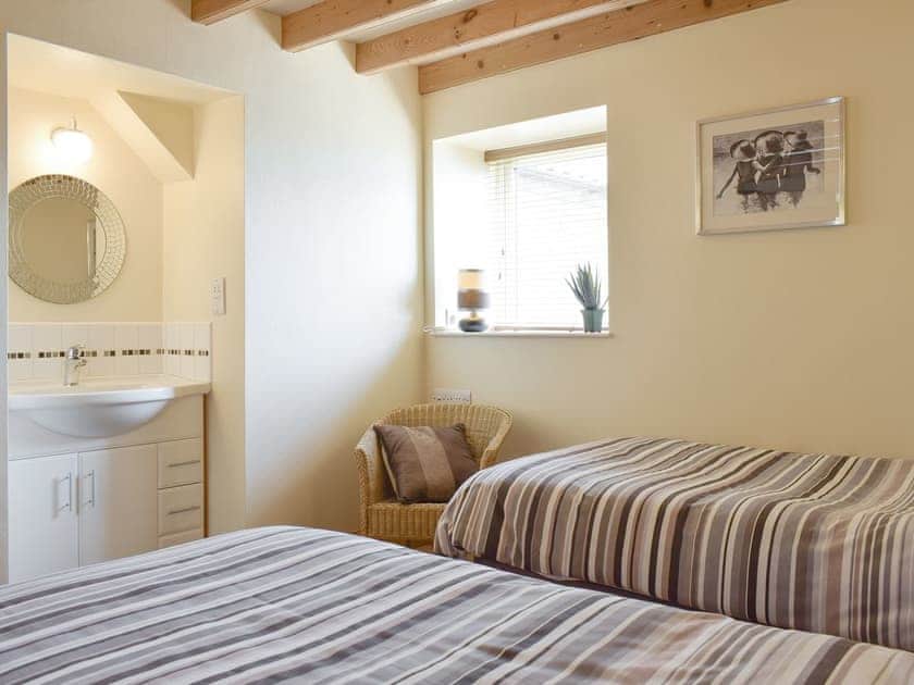 Useful vanity unit within twin bedroom | Mill View Cottage, Ravenscar, near Robin Hood’s Bay