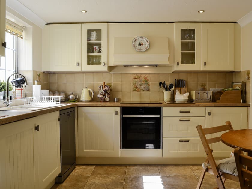 Kitchen/diner | Cider Press Cottage, Oldcroft, Lydney