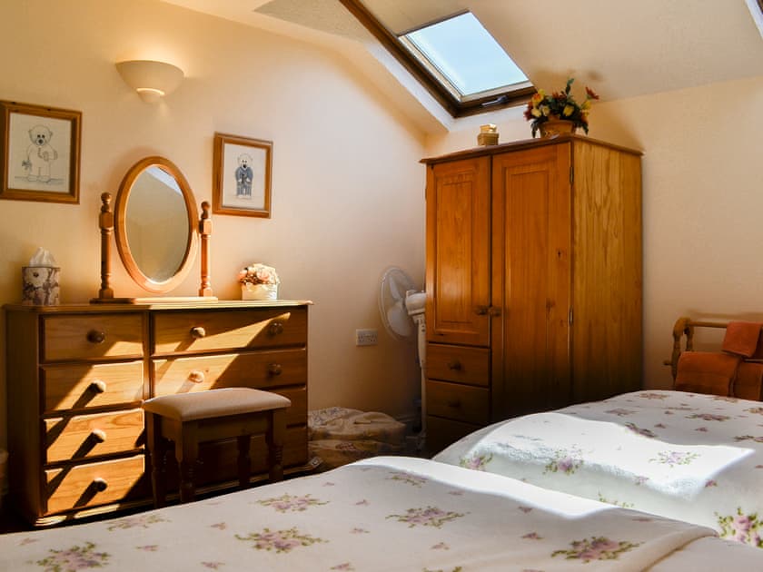 Twin bedroom | Cider Press Cottage, Oldcroft, Lydney