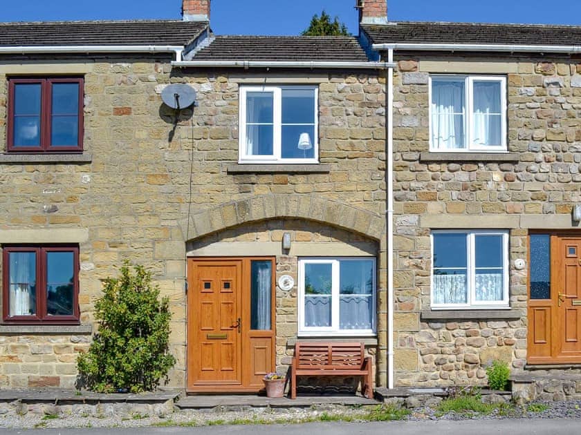 Cosy terraced holiday home | Crown Courtyard Cottage, Grewelthorpe, near Masham