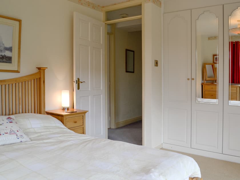 Large, comfrtable double bedroom | Oak Tree Cottage, Brierley